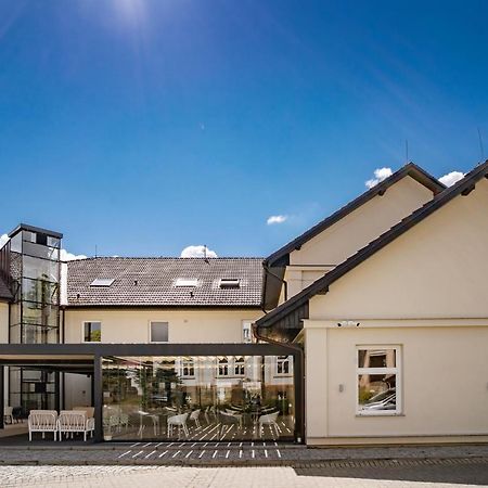 Hotel U Kaplicky Písek Exteriör bild
