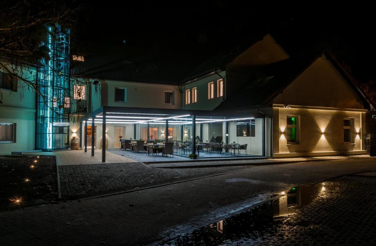 Hotel U Kaplicky Písek Exteriör bild