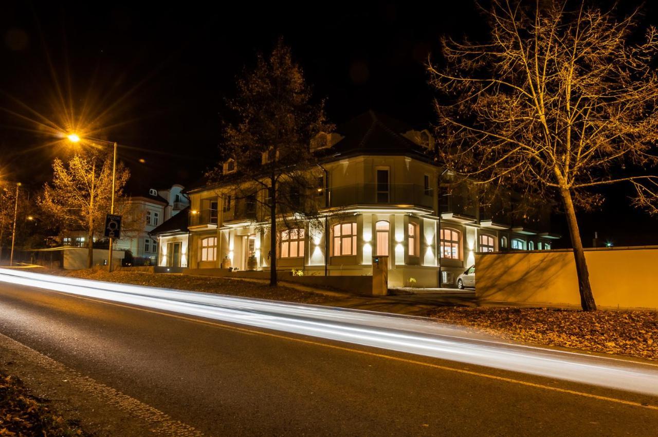 Hotel U Kaplicky Písek Exteriör bild