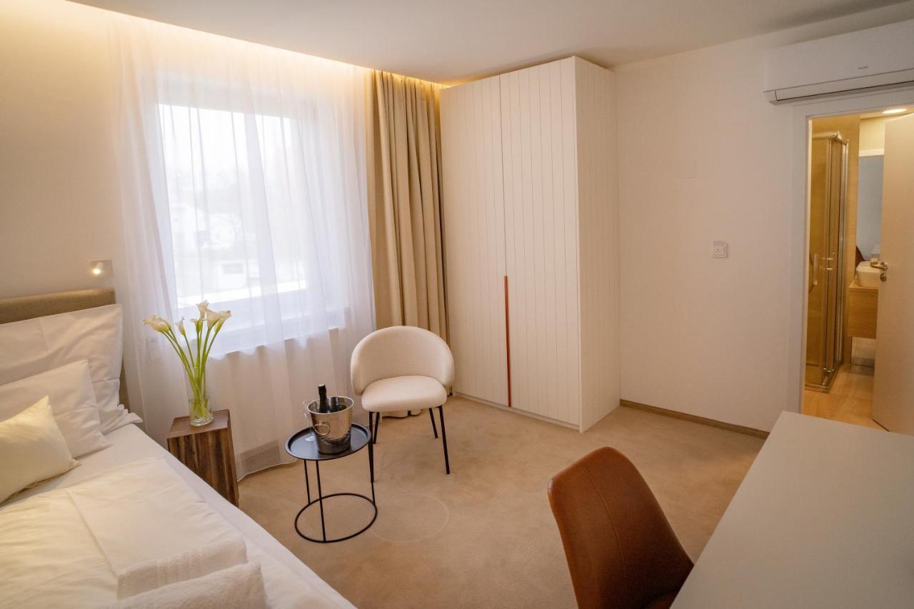 Hotel U Kaplicky Písek Exteriör bild