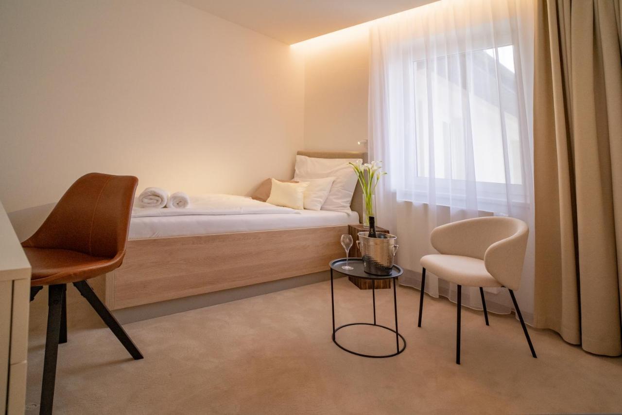 Hotel U Kaplicky Písek Exteriör bild