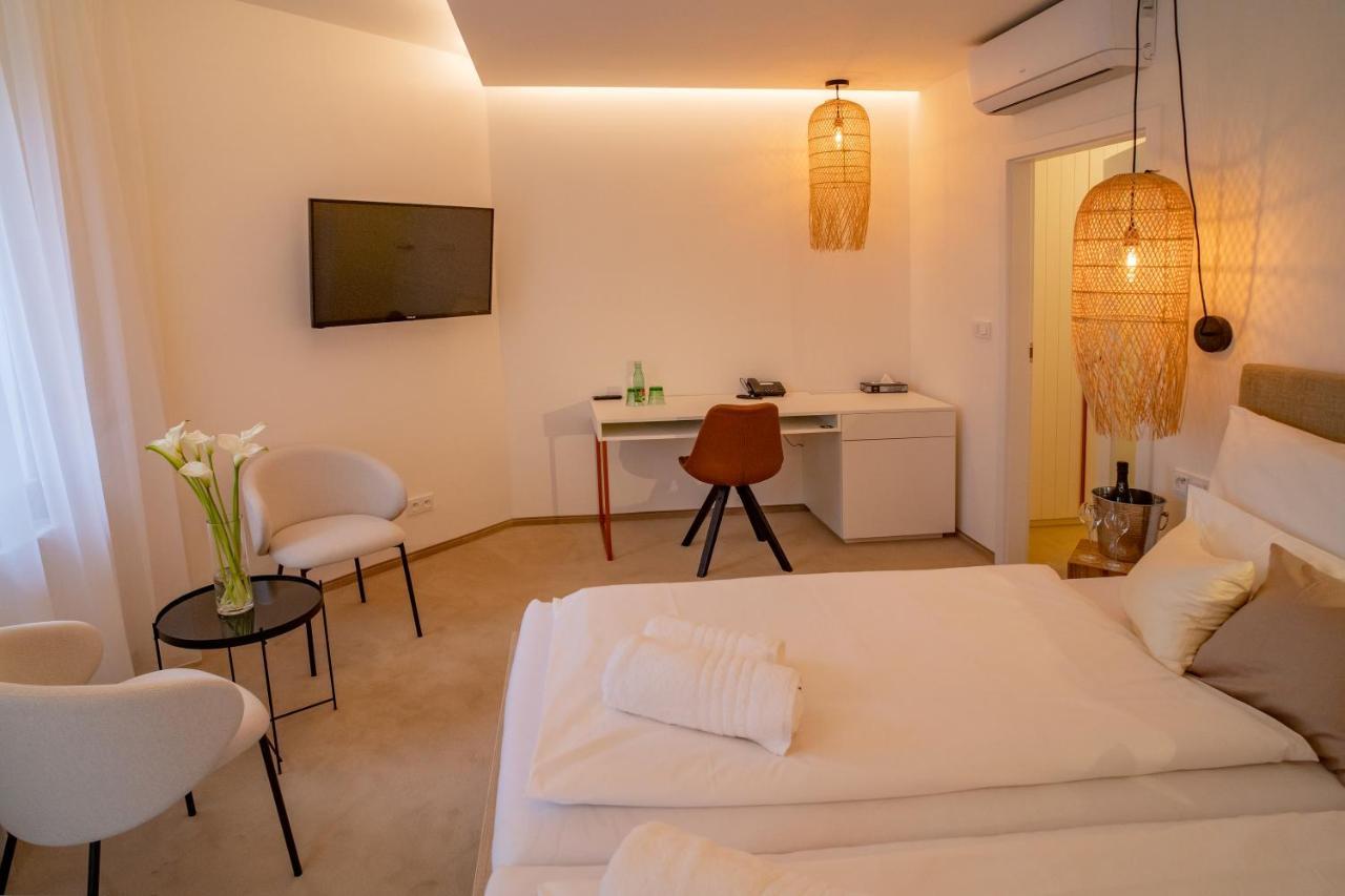 Hotel U Kaplicky Písek Exteriör bild