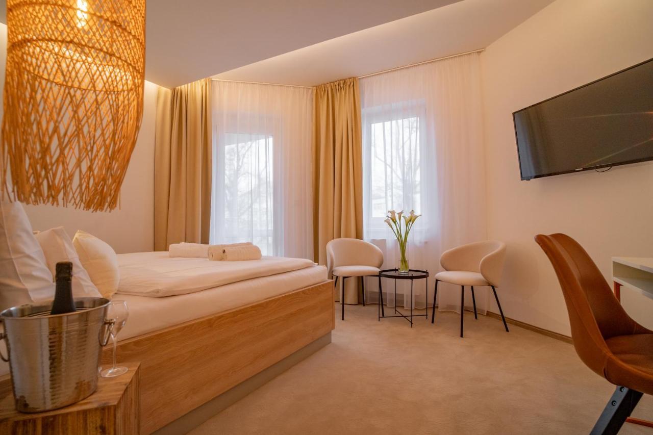 Hotel U Kaplicky Písek Exteriör bild