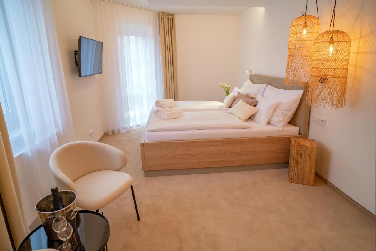 Hotel U Kaplicky Písek Exteriör bild