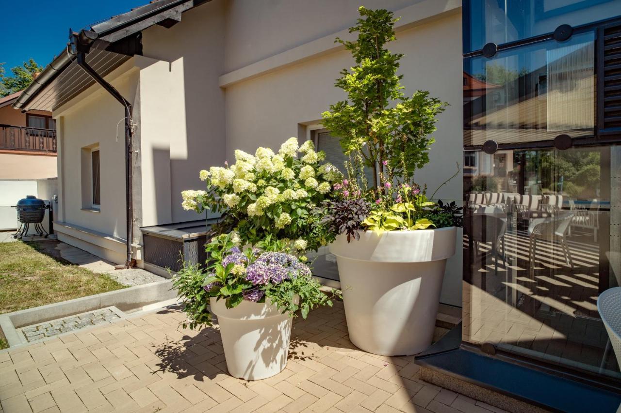 Hotel U Kaplicky Písek Exteriör bild