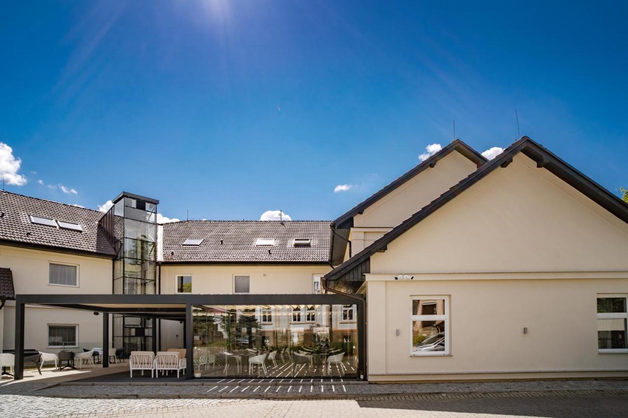 Hotel U Kaplicky Písek Exteriör bild