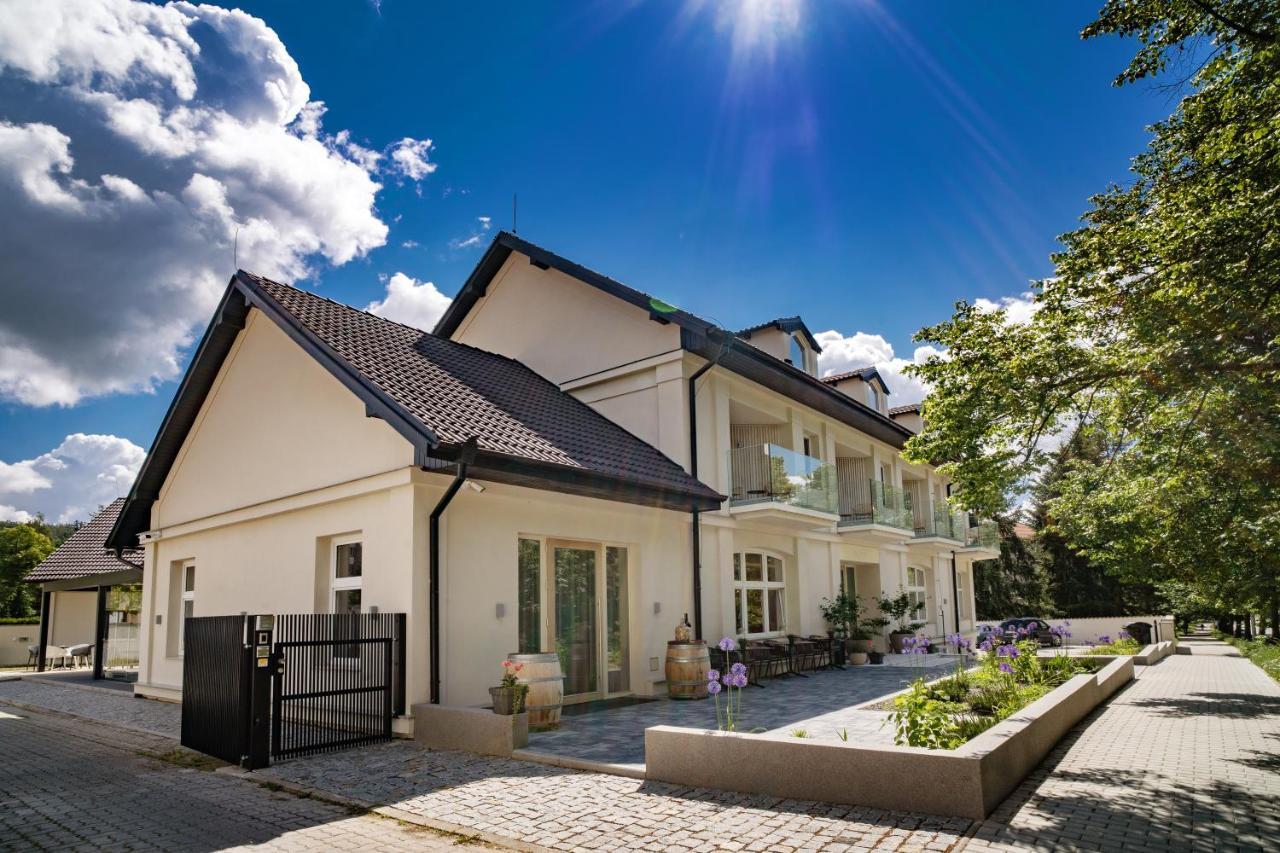Hotel U Kaplicky Písek Exteriör bild
