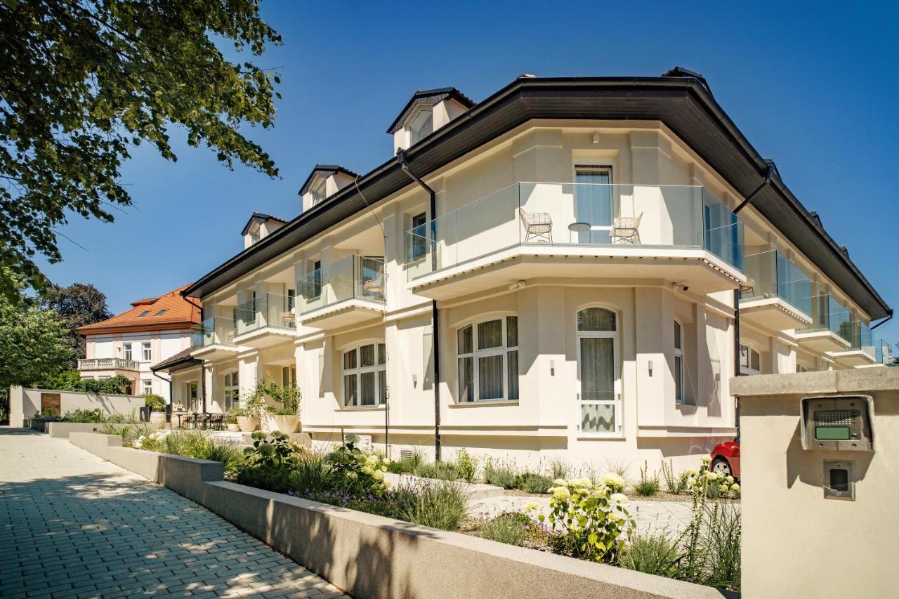 Hotel U Kaplicky Písek Exteriör bild
