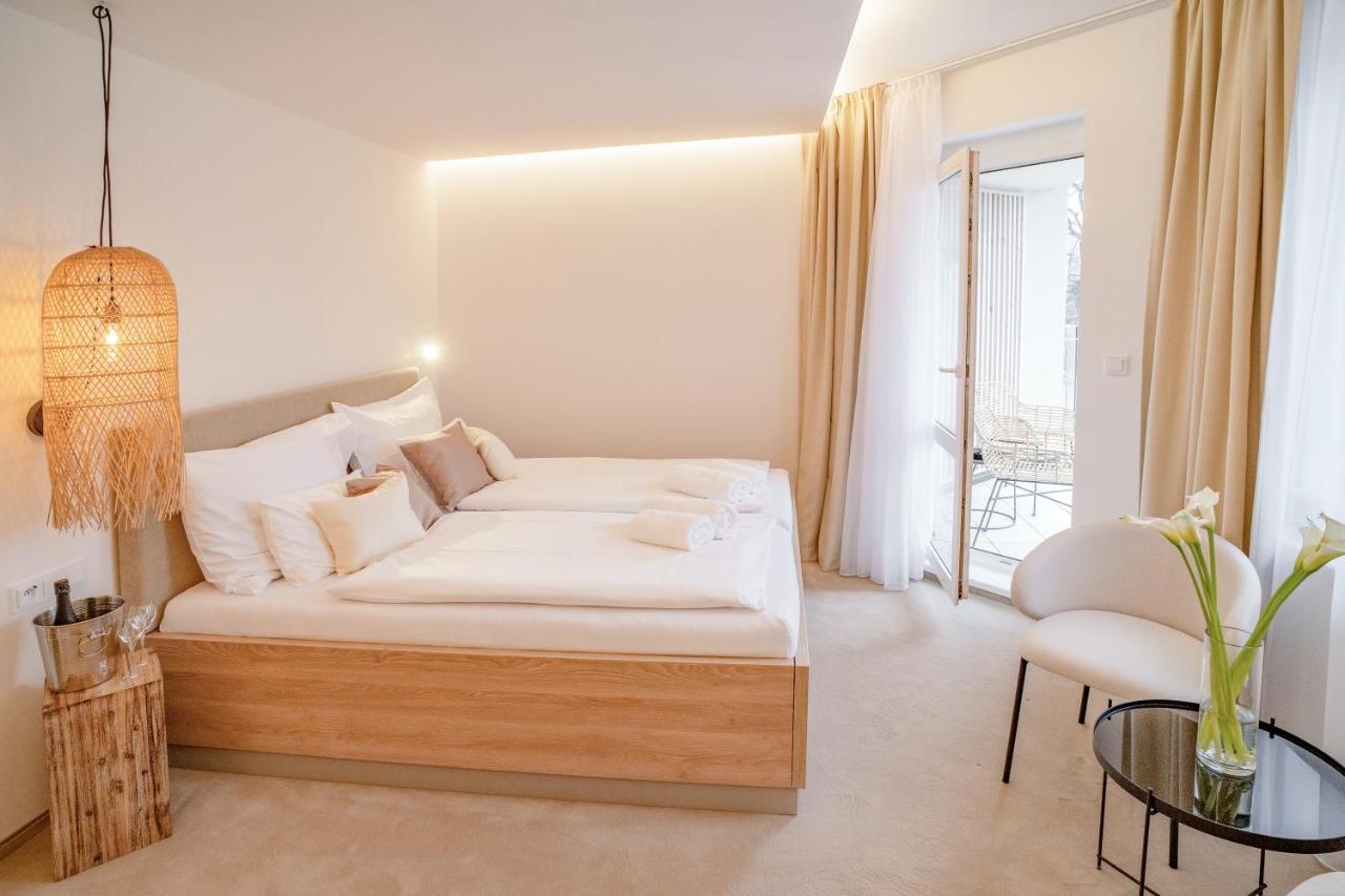 Hotel U Kaplicky Písek Exteriör bild