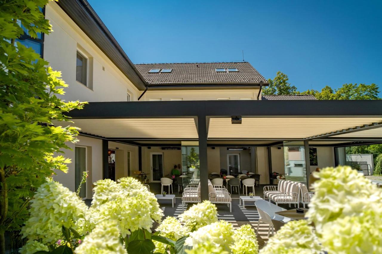 Hotel U Kaplicky Písek Exteriör bild