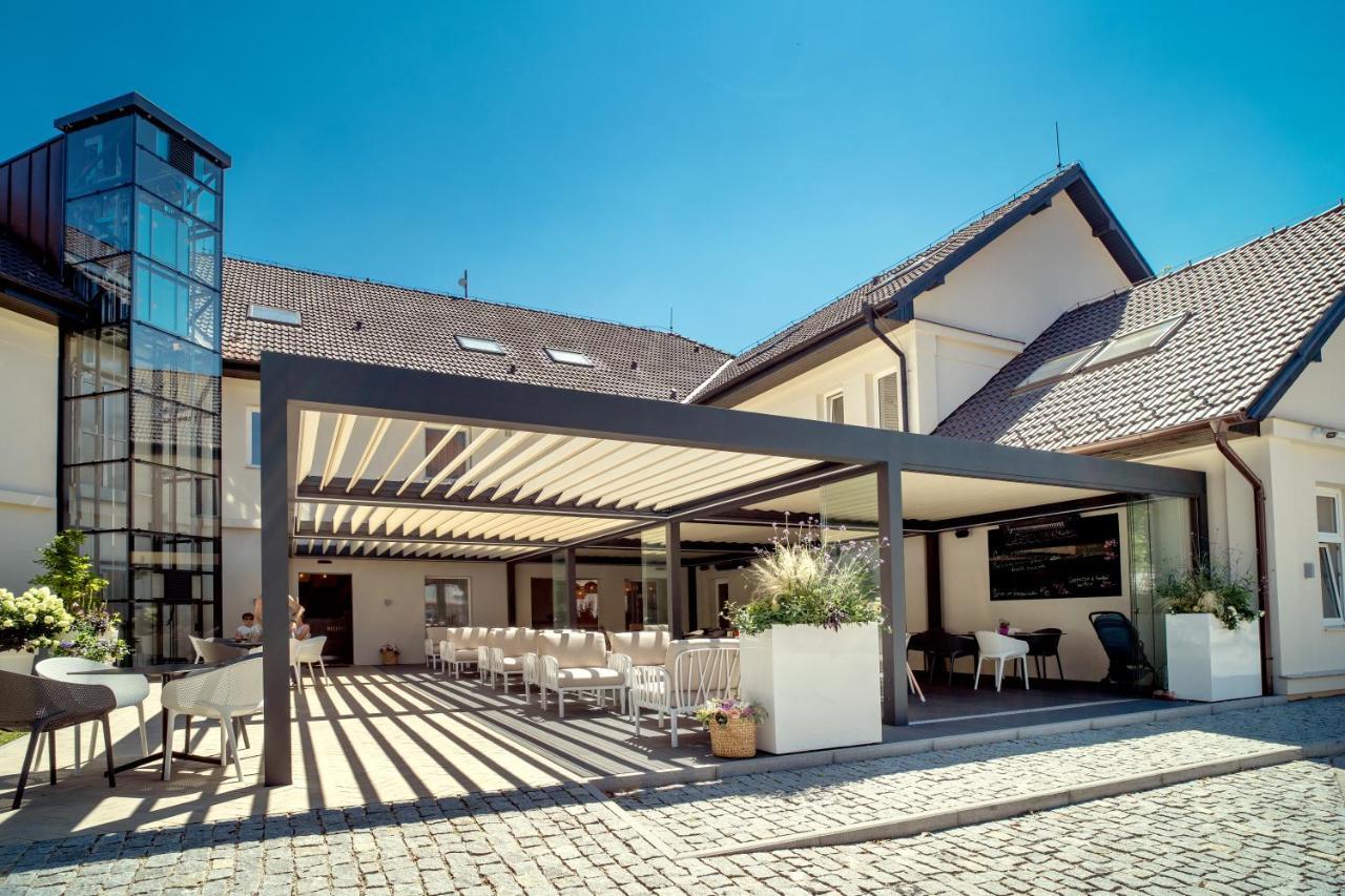 Hotel U Kaplicky Písek Exteriör bild