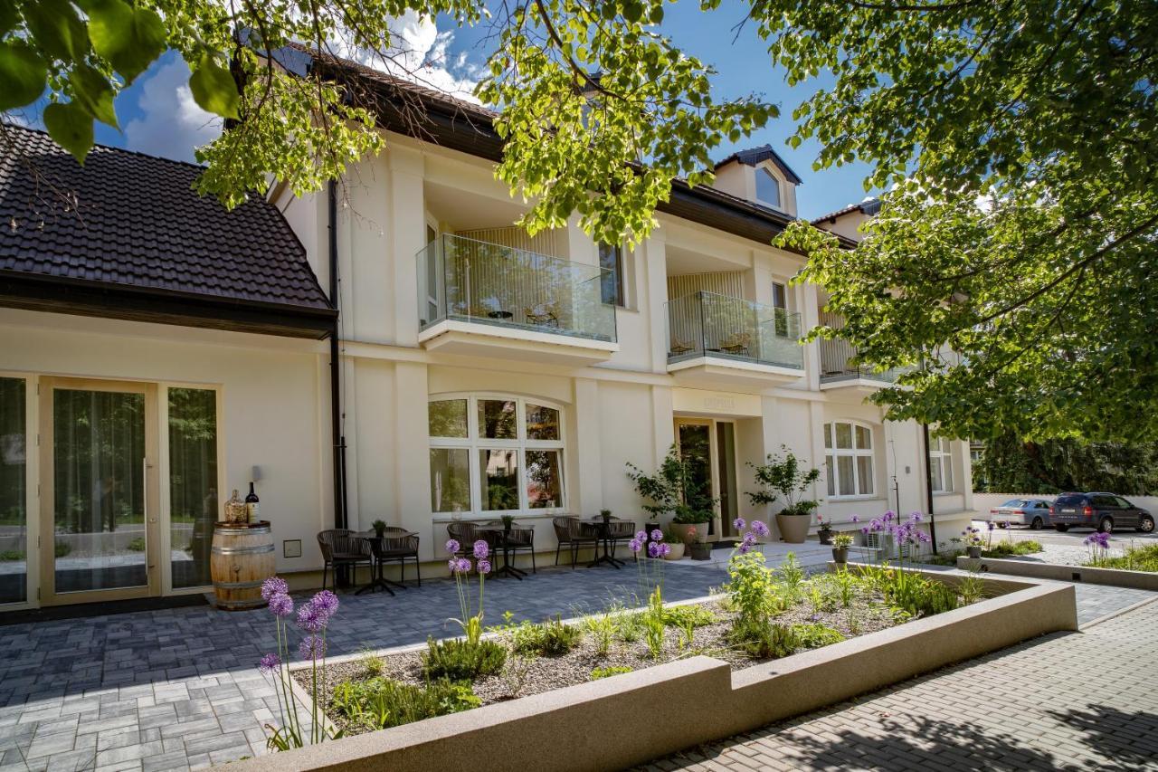Hotel U Kaplicky Písek Exteriör bild