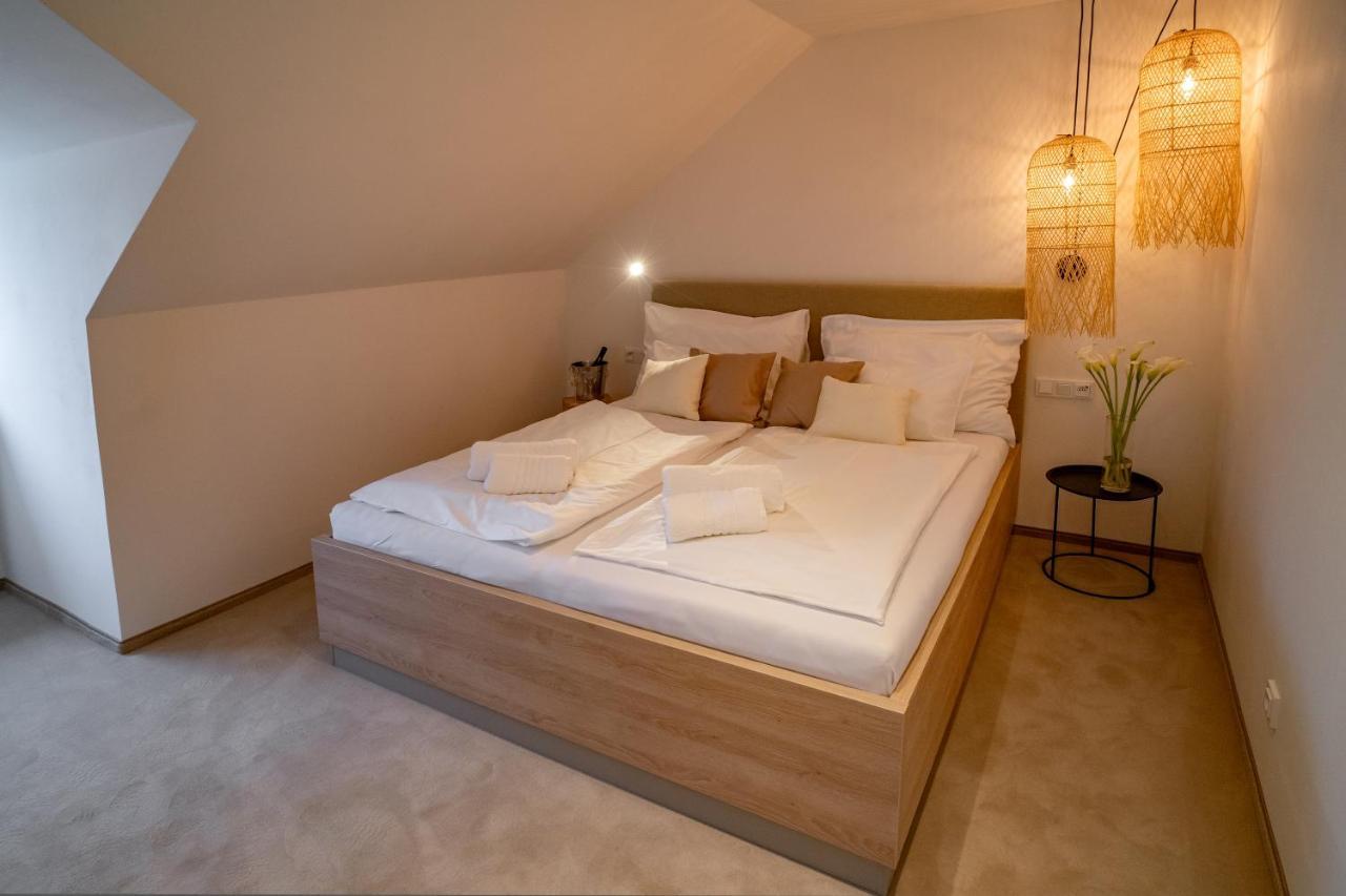 Hotel U Kaplicky Písek Exteriör bild