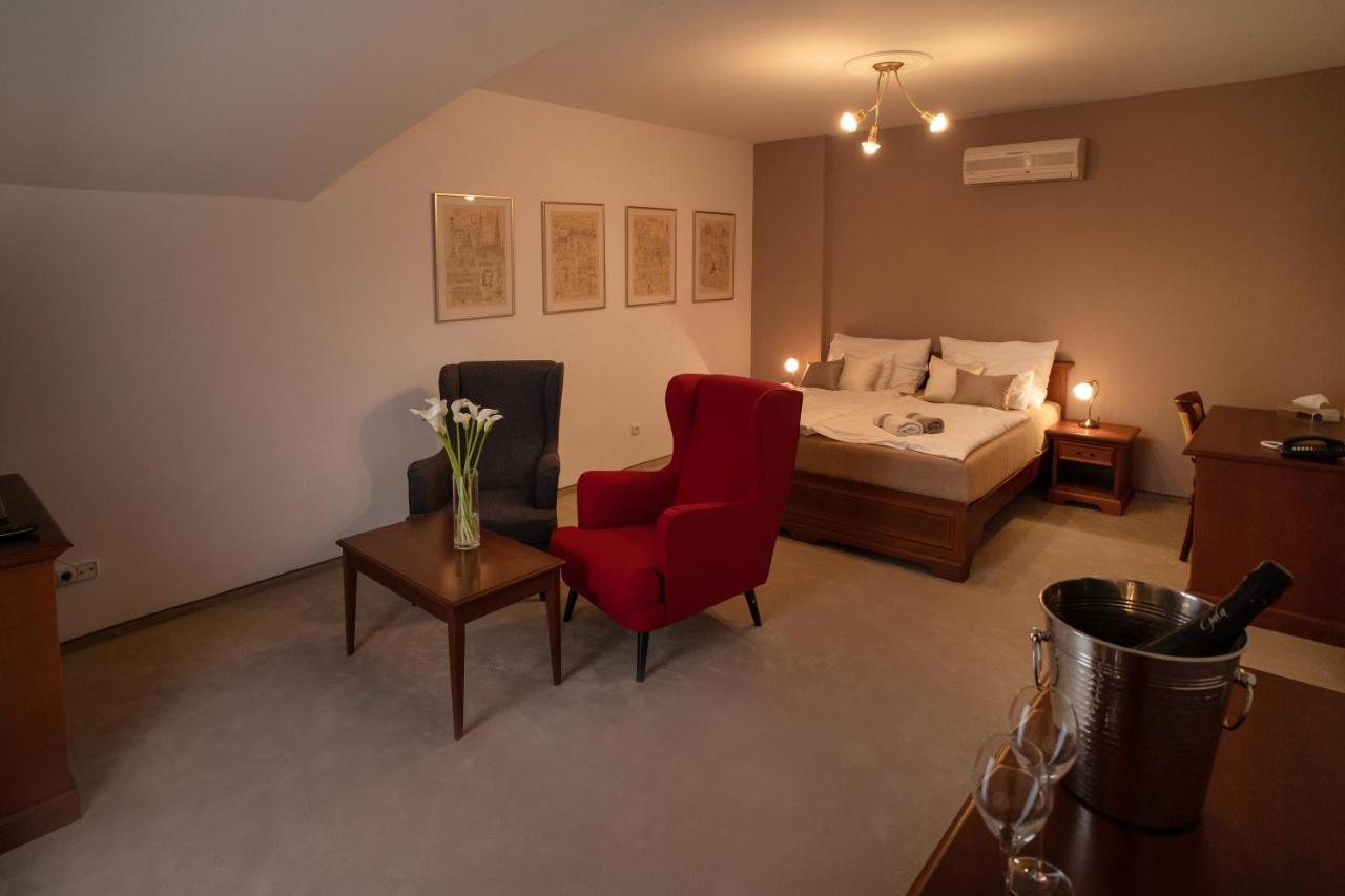 Hotel U Kaplicky Písek Exteriör bild
