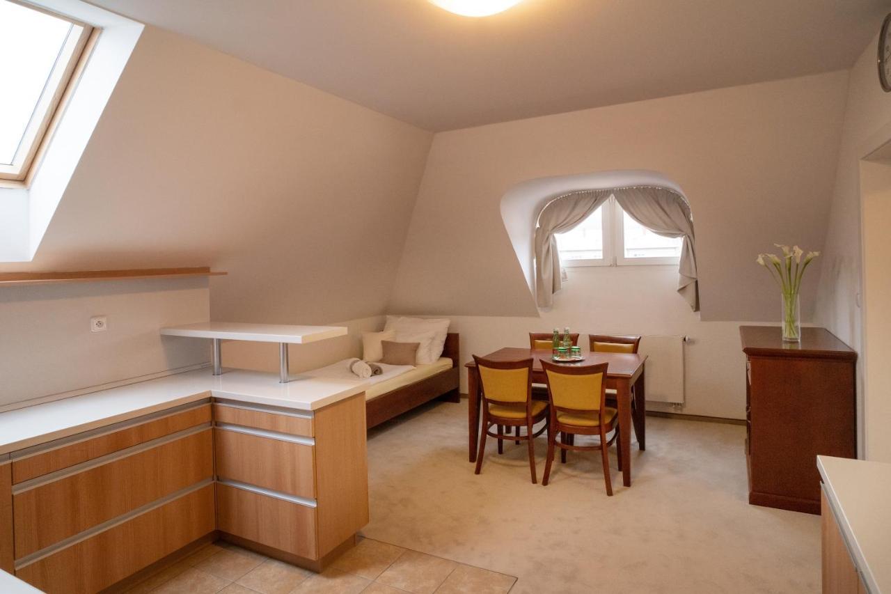 Hotel U Kaplicky Písek Exteriör bild