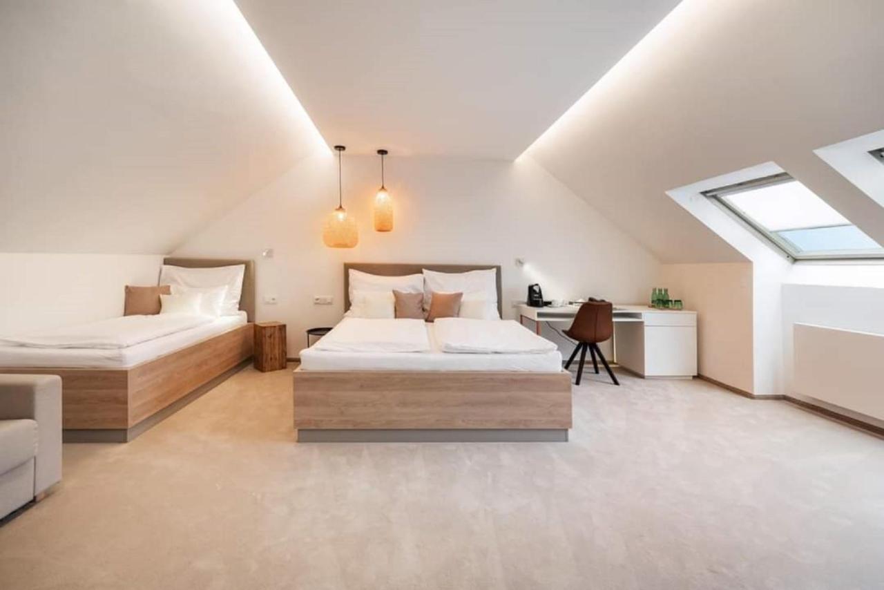 Hotel U Kaplicky Písek Exteriör bild