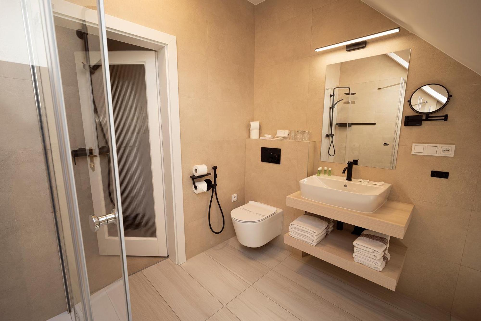 Hotel U Kaplicky Písek Exteriör bild