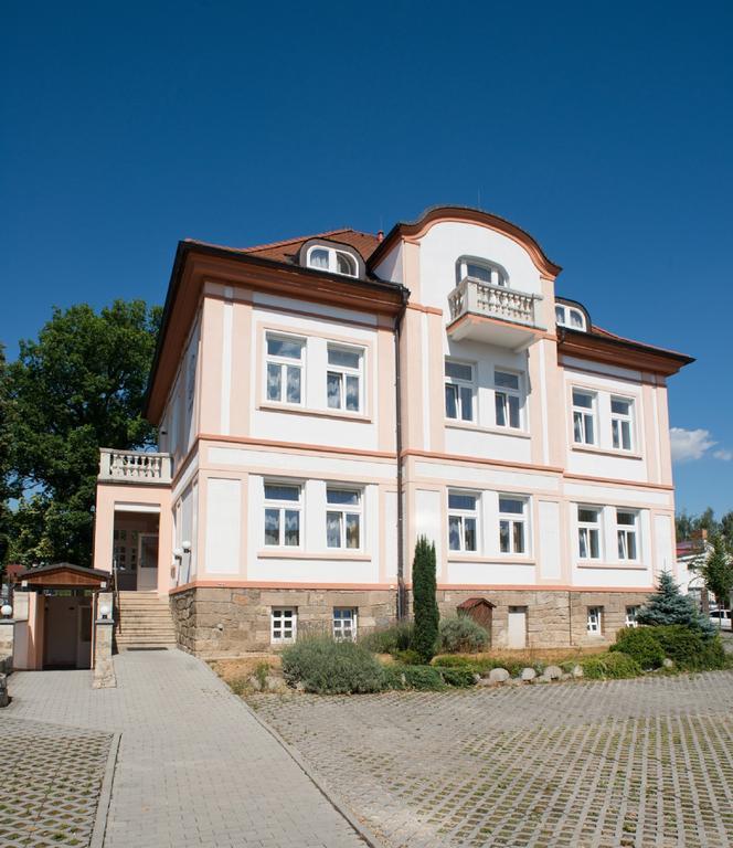 Hotel U Kaplicky Písek Exteriör bild