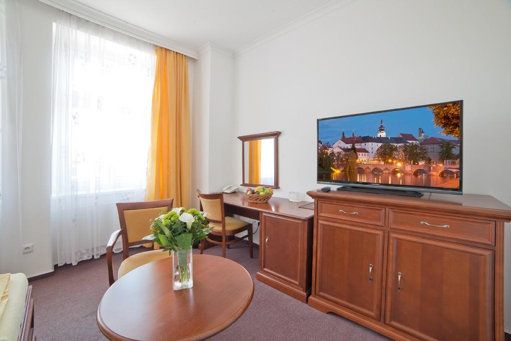 Hotel U Kaplicky Písek Exteriör bild